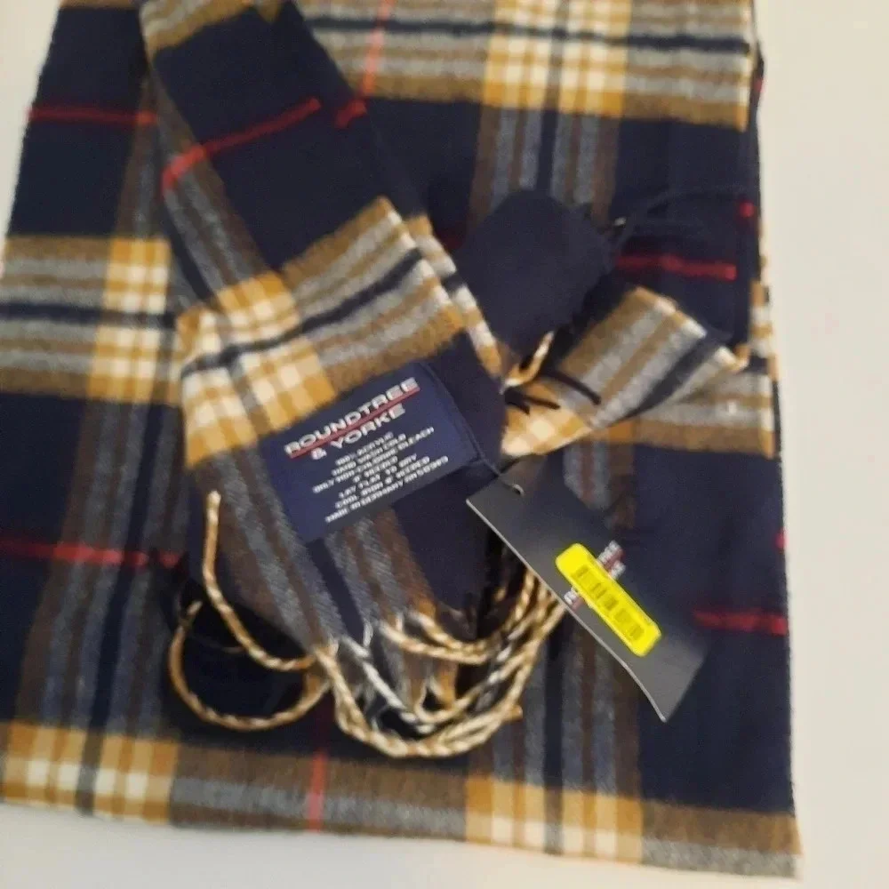Roundtree & Yorke Multifunctional Plaid Women Scarf Shawl Wrap Fringed